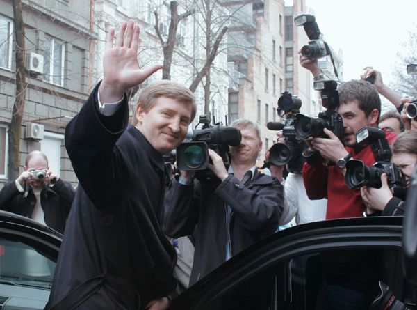 Р. Ахметов