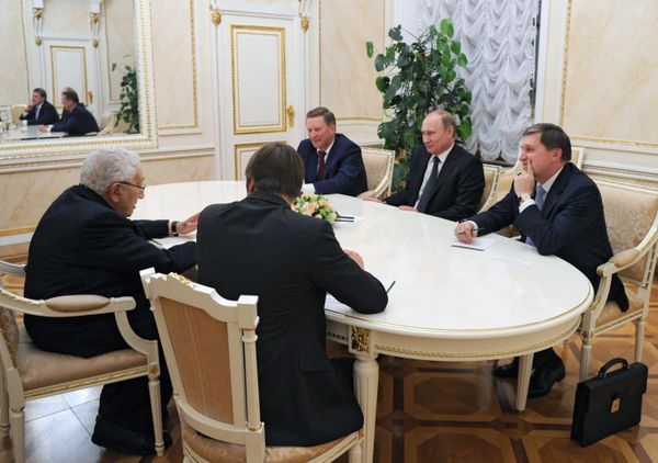 В.Путин встретился с Г.Киссинджером