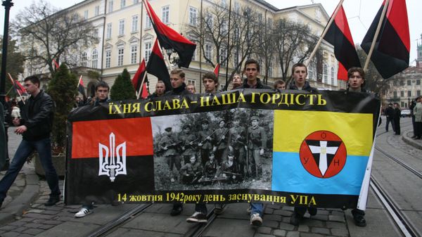 Украинские националисты прошли маршем по центру Львова