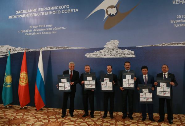 Премьер-министр РФ Д.Медведев принимает участие в заседаниях Совета глав правительств СНГ и ЕАЭС в Казахстане Премьер-министр РФ Д.Медведев принимает участие в заседаниях Совета глав правительств СНГ и ЕАЭС в Казахстане