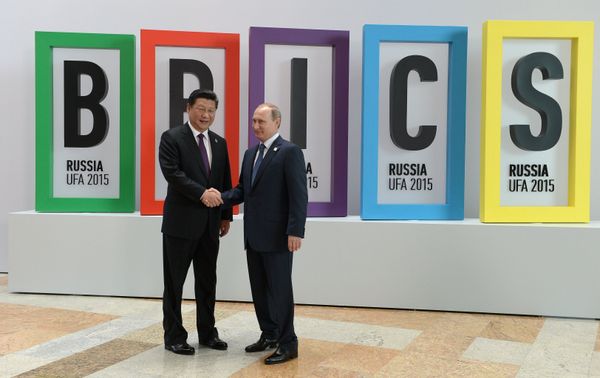 Церемония приветствия Президентом Российской Федерации Владимиром Путиным лидеров БРИКС Церемония приветствия Президентом Российской Федерации Владимиром Путиным лидеров БРИКС