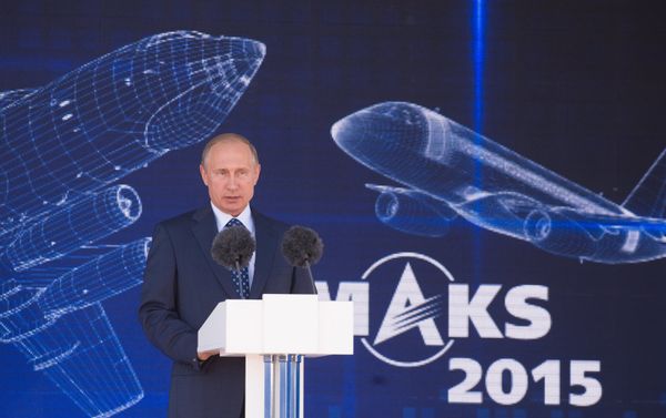 Президент РФ В.Путин посетил Международный авиационно-космический салон МАКС-2015 Президент РФ В.Путин посетил Международный авиационно-космический салон МАКС-2015