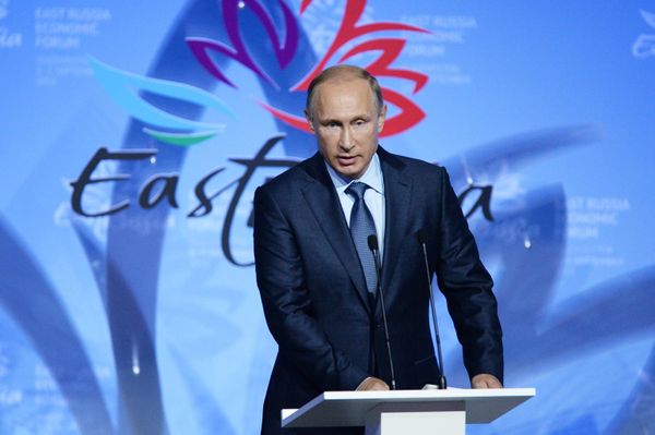 Президент РФ В.Путин принимает участие в работе первого Восточного экономического форума