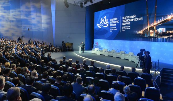 Президент РФ В.Путин принимает участие в работе первого Восточного экономического форума