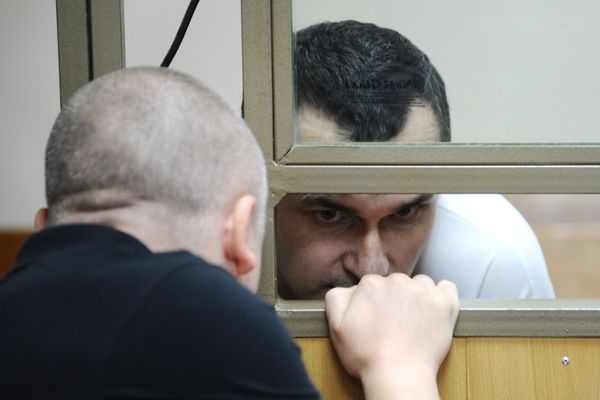 Первое слушание по уголовному делу в отношении украинского режиссера Олега Сенцова Первое слушание по уголовному делу в отношении украинского режиссера Олега Сенцова