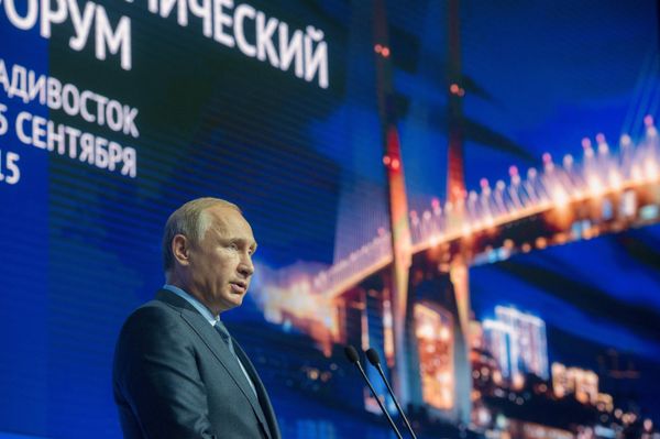 Президент РФ В.Путин принимает участие в работе первого Восточного экономического форума