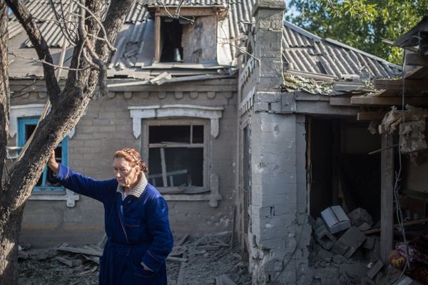 Последствия обстрела поселка Александровка в Донецкой области Последствия обстрела поселка Александровка в Донецкой области