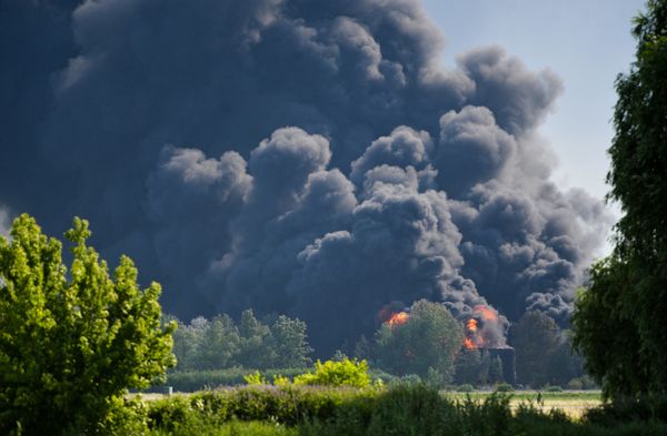Пожар на нефтебазе в Киевской области Пожар на нефтебазе в Киевской области