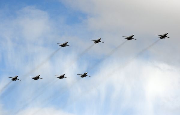 Совместная тренировка пеших и механизированных колонн к Параду Победы Совместная тренировка пеших и механизированных колонн к Параду Победы