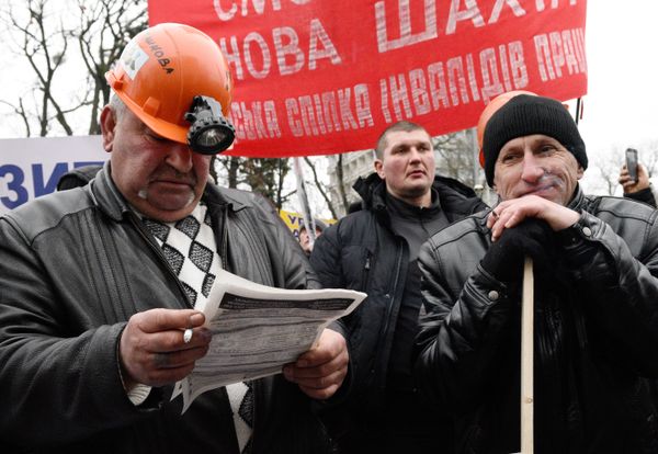 Акция протеста шахтеров у здания Верховной рады в Киеве