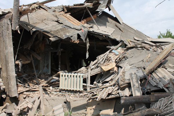 Последствия обстрелов Донецка Последствия обстрелов Донецка