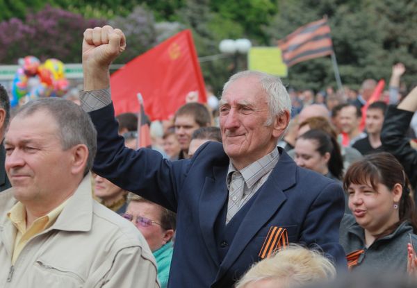 Митинг сторонников федерализации в поддержку референдума в Луганске