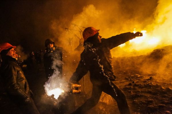 Столкновения протестующих с милицией в центре Киева Столкновения протестующих с милицией в центре Киева
