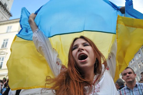 Марш единства болельщиков перед матчем Динамо - Шахтер во Львове