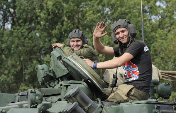 Подготовка к соревнованиям танковых подразделений ополчения ДНР на полигоне “Торез” в Донецкой области Подготовка к соревнованиям танковых подразделений ополчения ДНР на полигоне “Торез” в Донецкой области