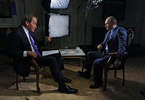 Президент РФ В.Путин дал интервью американскому журналисту для телеканалов CBS и PBS Президент РФ В.Путин дал интервью американскому журналисту для телеканалов CBS и PBS