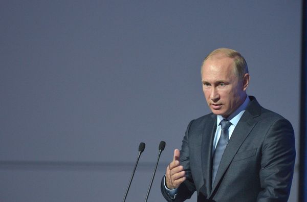 Президент РФ В.Путин принимает участие в работе первого Восточного экономического форума