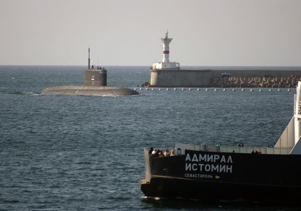Прибытие подводной лодки Новороссийск в порт Севастополя Прибытие подводной лодки Новороссийск в порт Севастополя