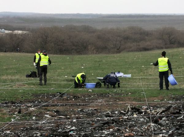 Эксперты из Нидерландов и Малайзии посетили место крушения Боинга в Донецкой области