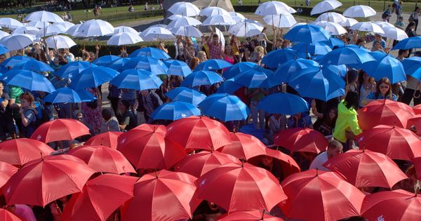 Празднование Дня российского флага в городах России
