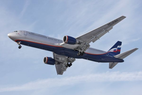 Самолет Boeing-767 в аэропорту Шереметьево