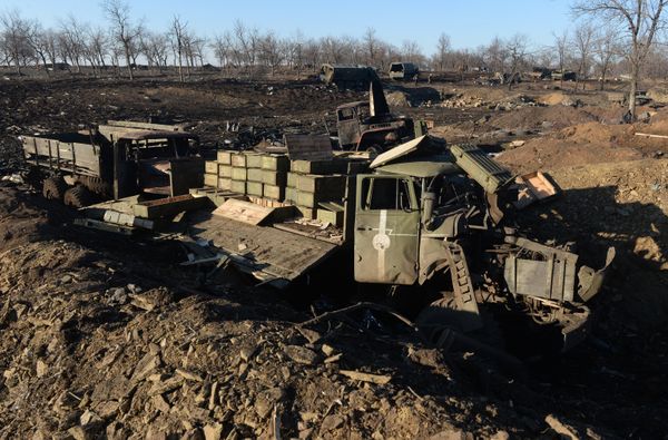 Разрушенный укрепрайон украинских силовиков на окраине города Дебальцево