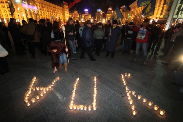 Факельное шествие состоялось в Киеве в память командующего УПА Романа Шухевича Факельное шествие состоялось в Киеве в память командующего УПА Романа Шухевича