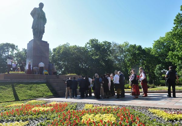Годовщина дня перезахоронения праха поэта Тараса Шевченко Годовщина дня перезахоронения праха поэта Тараса Шевченко
