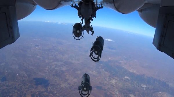Нанесение точечных авиаударов ВКС России по укрытиям с бронетехникой и складам ГСМ