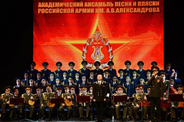 Выступление ансамбля им. Александрова на Зимнем фестивале искусств в Сочи