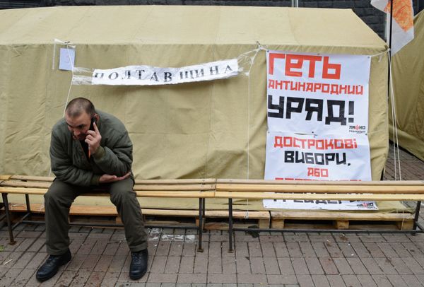 Акция протеста с требованием снизить тарифы на жилищно-коммунальные услуги в Киеве