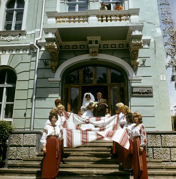 Вход во Дворец бракосочетания