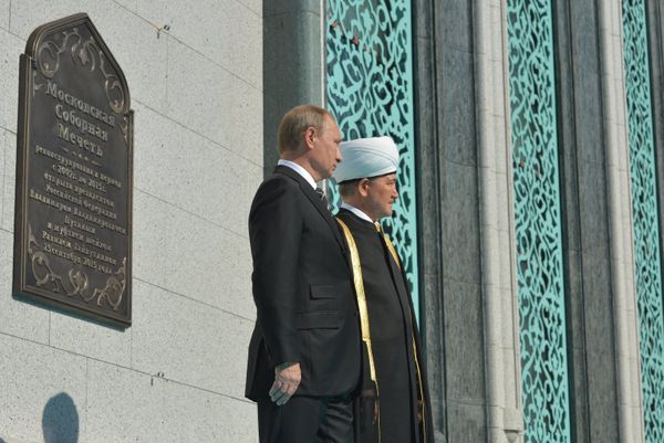 Президент РФ В.Путин принимает участие в церемонии открытия реконструированной Московской соборной мечети