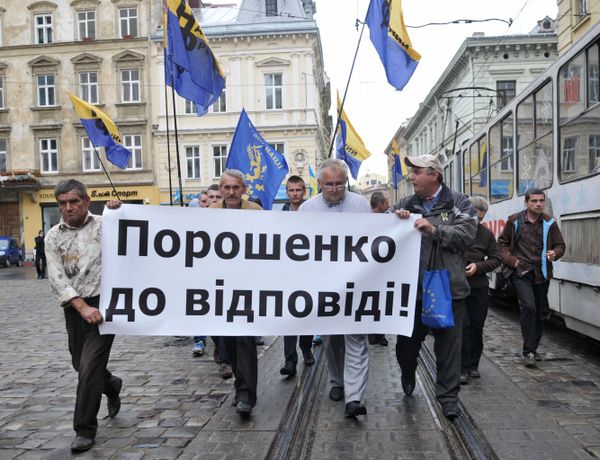 Акция протеста против повышения тарифов во Львове Акция протеста против повышения тарифов во Львове