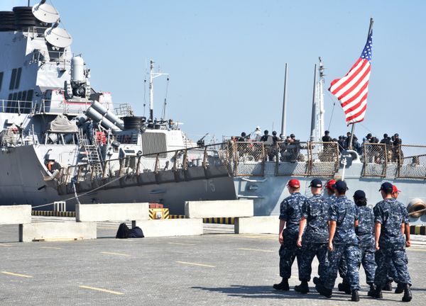 Украинско-американские военные учения Sea Breeze-2015 в Черном море Украинско-американские военные учения Sea Breeze-2015 в Черном море