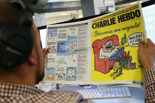 Издание Charlie Hebdo опубликовало карикатуры, героем которых стал утонувший сирийский мальчик Айлан Курди
