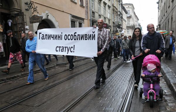 Акция протеста против повышения тарифов во Львове