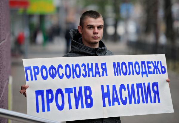 Акция Скорбим и помним в Донецке Акция Скорбим и помним в Донецке