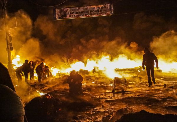 Столкновения протестующих с милицией в центре Киева Столкновения протестующих с милицией в центре Киева