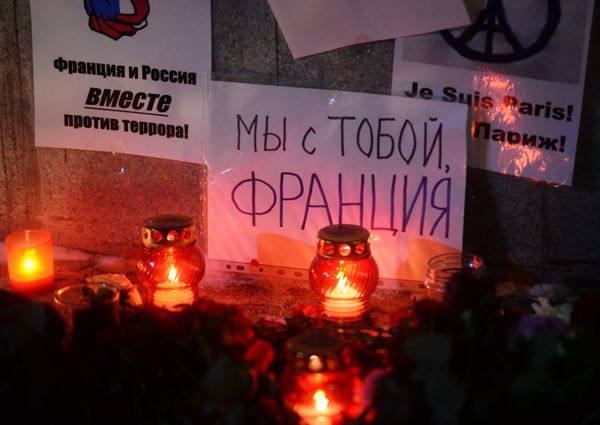 Цветы у Генерального консульства Франции в Екатеринбурге Цветы у Генерального консульства Франции в Екатеринбурге