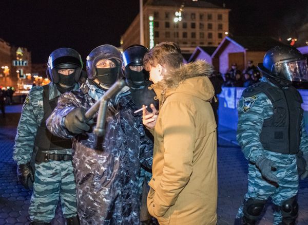 Полиция вытеснила митингующих с площади Независимости