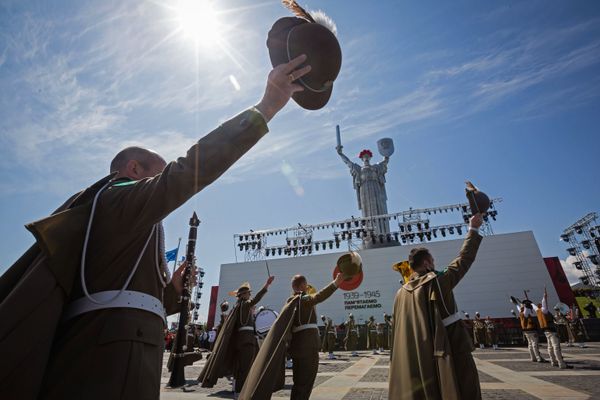 Празднование 70-летия Победы в Великой Отечественной войне 1941-1945 годов на Украине Празднование 70-летия Победы в Великой Отечественной войне 1941-1945 годов на Украине
