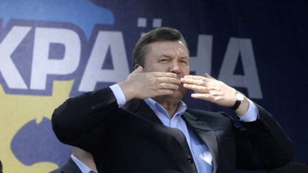 Лидер Партии регионов Виктор Янукович на митинге в центре Киева