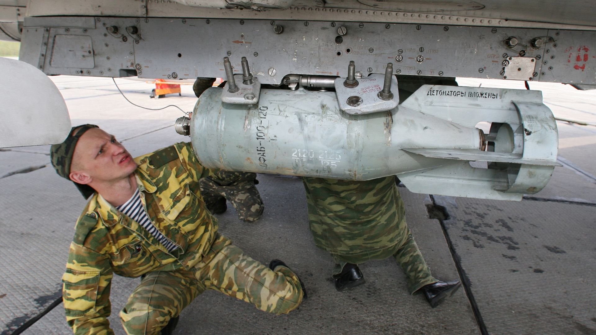 Штурмовик Су-24М авиации Балтийского флота на военном аэродроме в Черняховске - РИА Новости, 1920, 08.04.2024