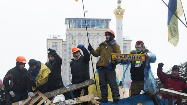 Внутренние войска начали штурм лагеря митингующих на Майдане