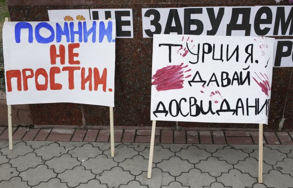 Акция в память погибшего пилота Су-24 Олега Пешкова прошла в Симферополе