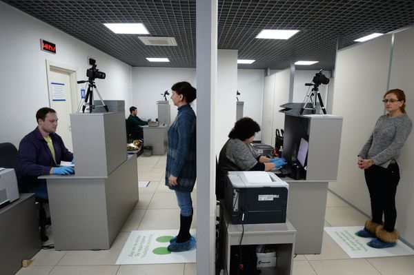 Выдача первых патентов в Едином миграционном центре Московской области Выдача первых патентов в Едином миграционном центре Московской области