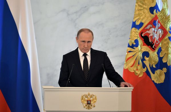 Обращение президента РФ В.Путина с ежегодным посланием к Федеральному Собранию