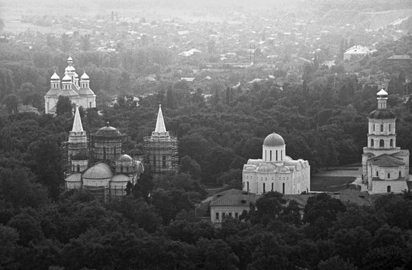 Борисоглебский собор – XII век (в центре), в городе-музее Чернигове