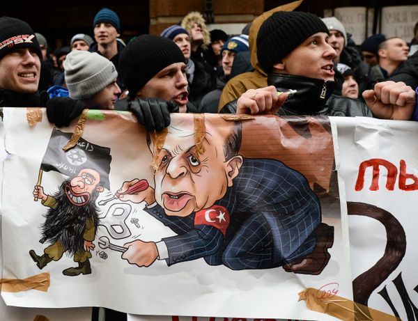 Акция протеста в Москве против действий ВВС Турции